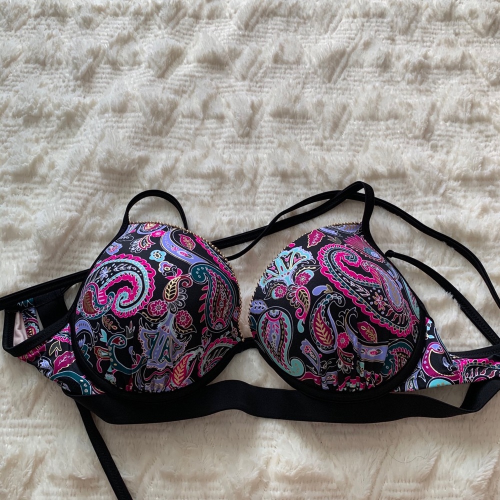 34dd wire Bikini top used once.